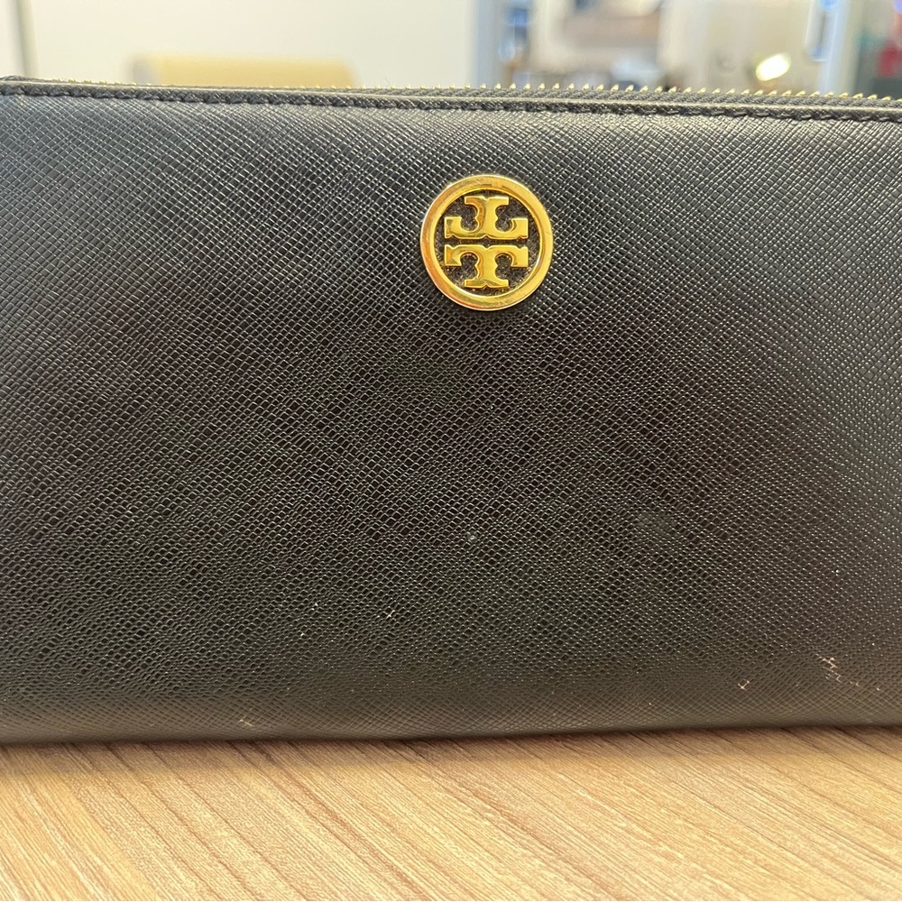 Tory Burch Wallet - so pretty!
